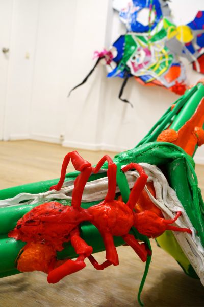 ¿De qué hablan las hormigas del corral?